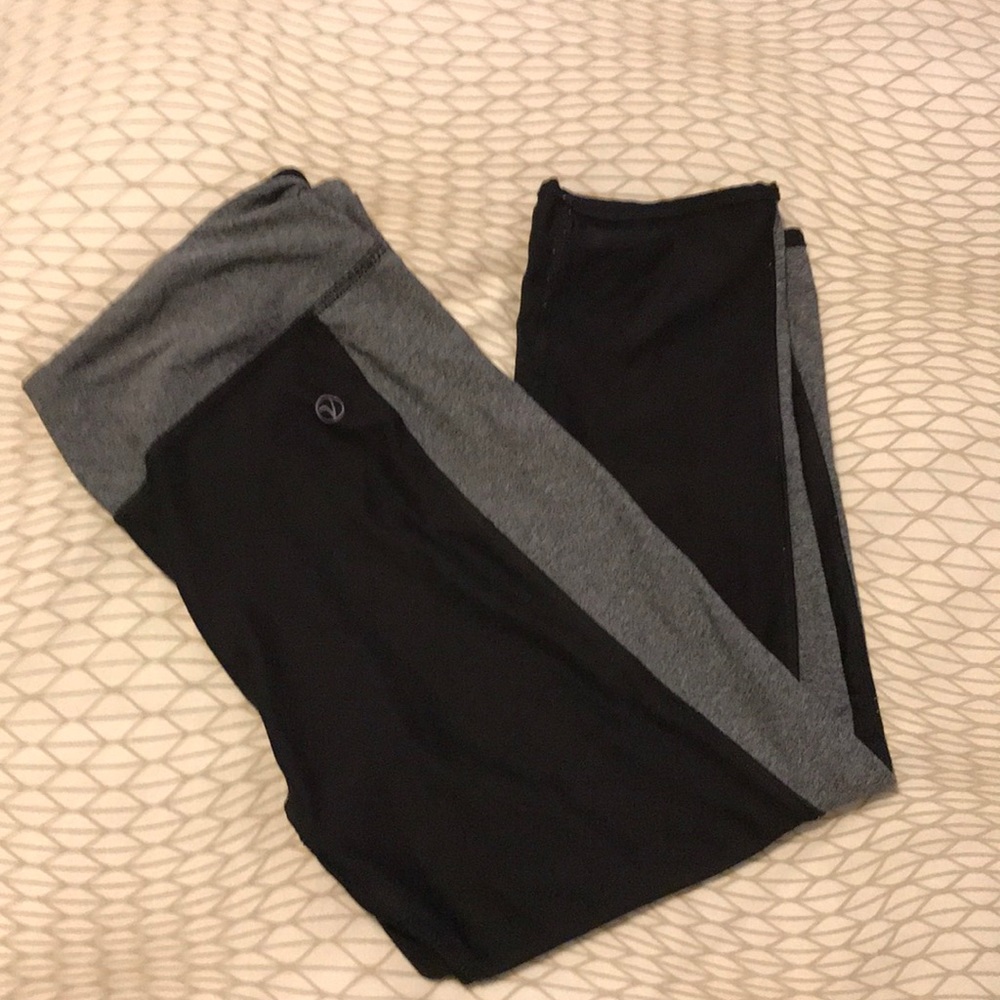 Yoga athletic pants sz med- Capri